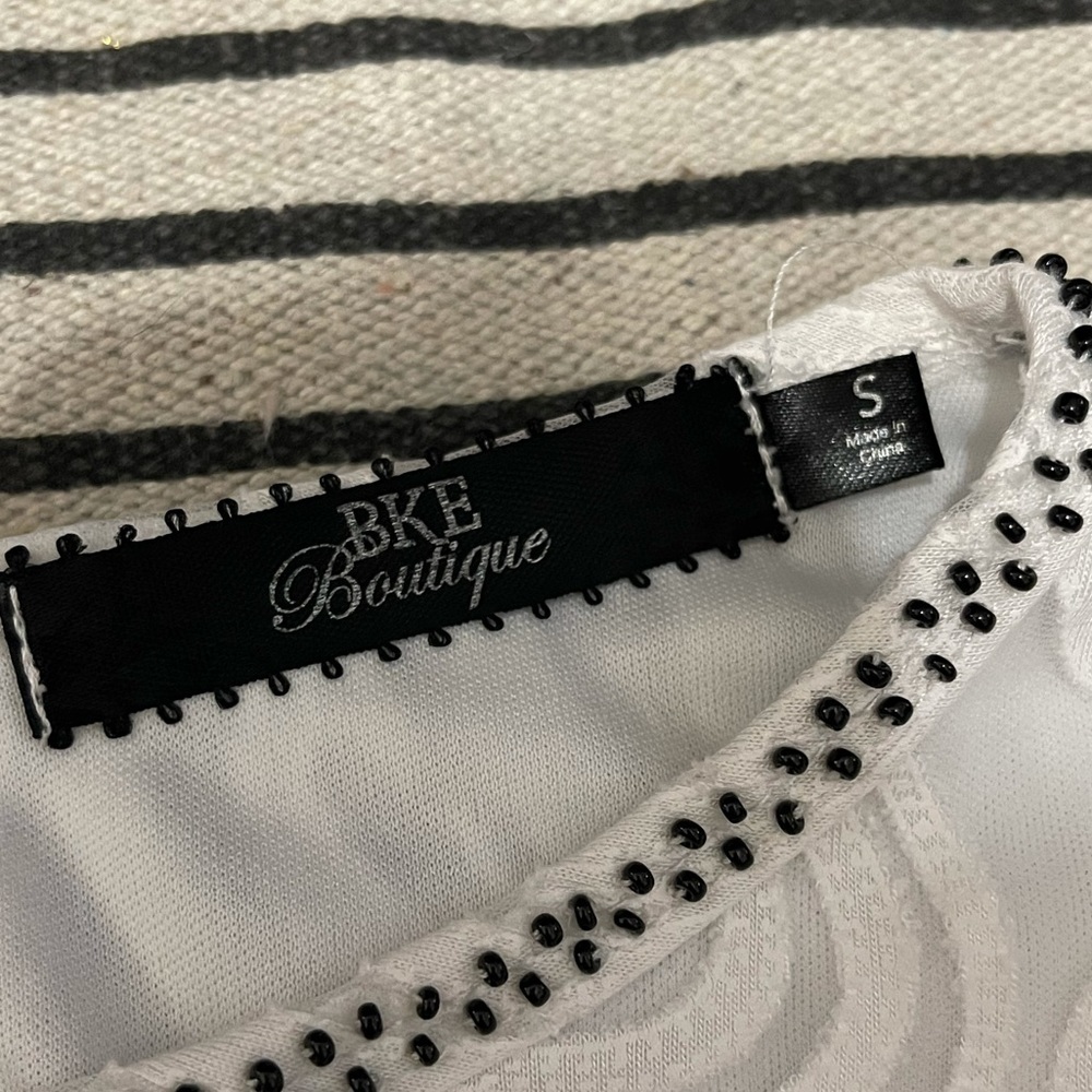 BKE Boutique Laced Top - Picture 5 of 6